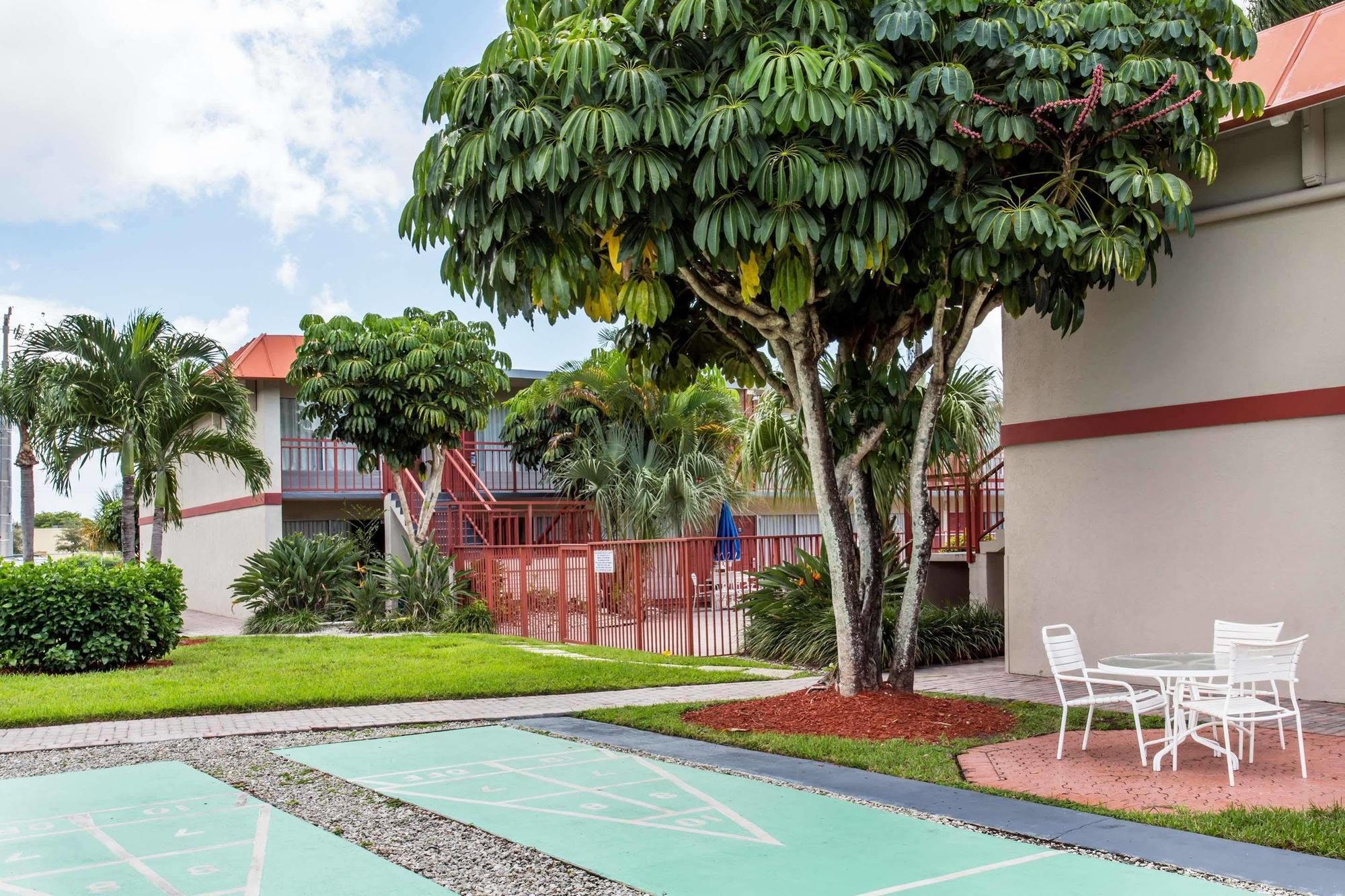 Days Inn By Wyndham West Palm Beach Exterior foto